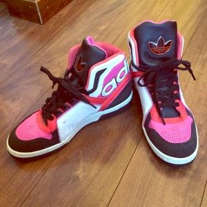 Adidas women's cute sneakers size 7.5US